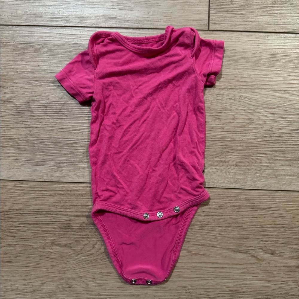 Kyte Baby Onesie - Raspberry Pink NB size